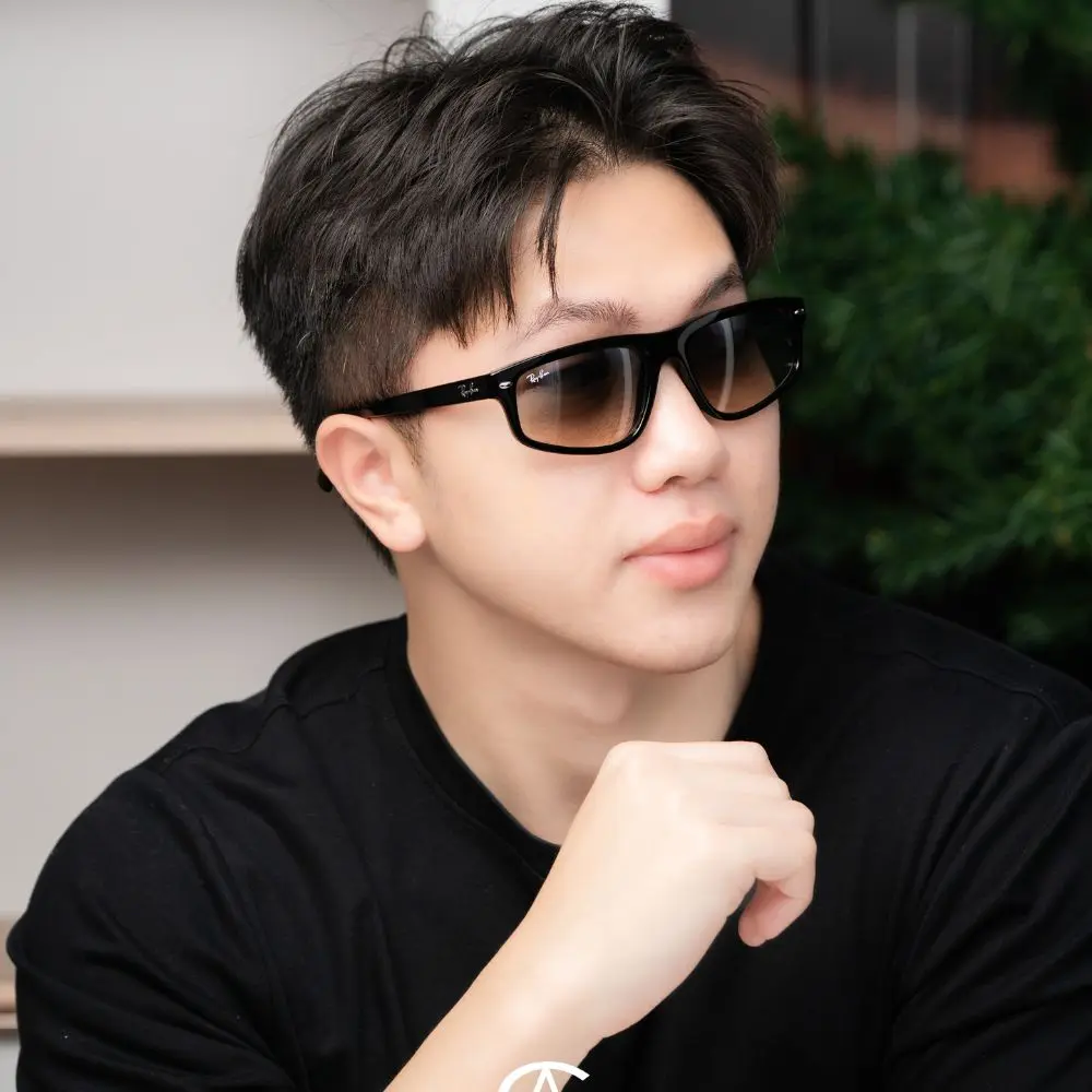 แว่น Ray-Ban RB2225 901/32 คนใส่