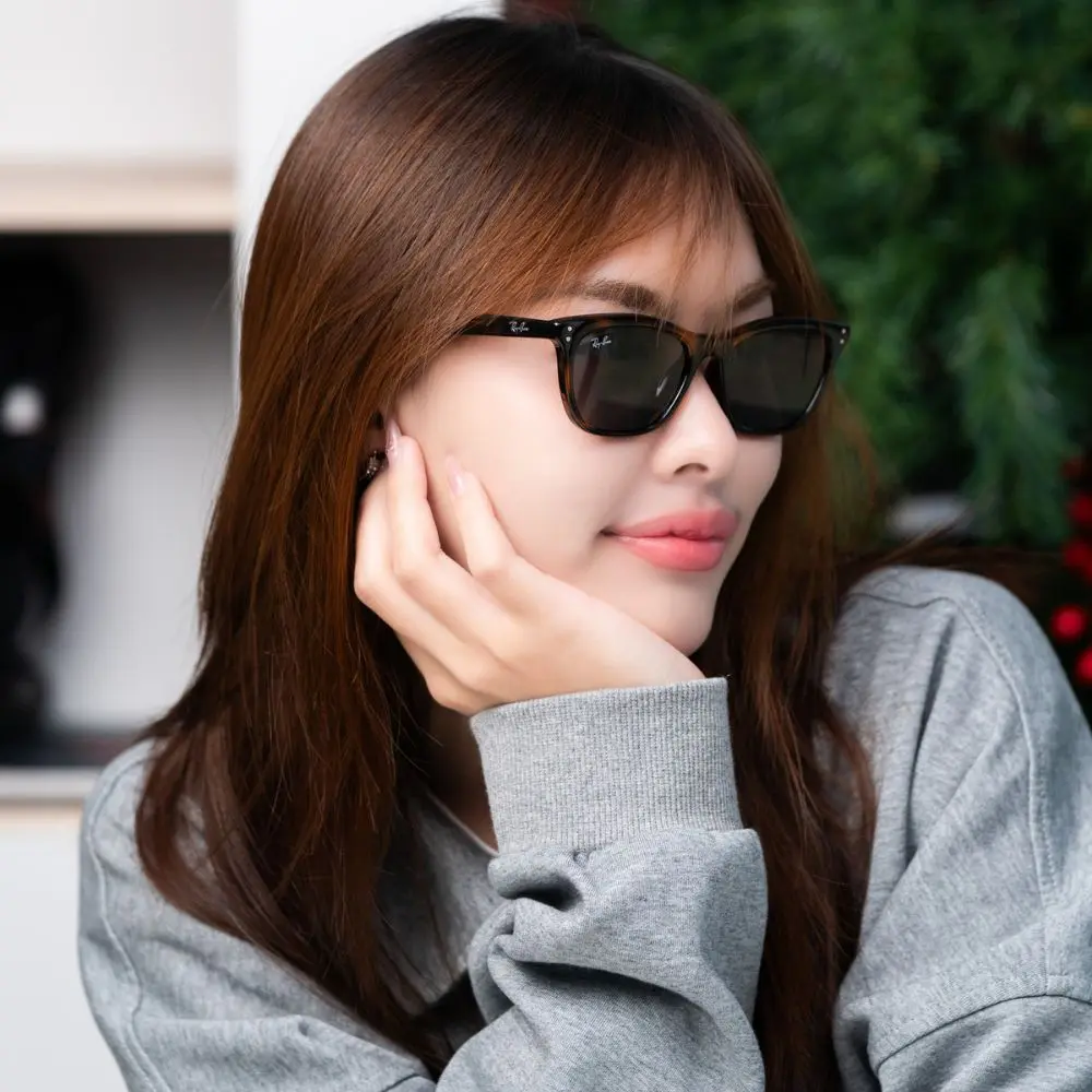 แว่น Ray-Ban RB4474D 710/87 คนใส่