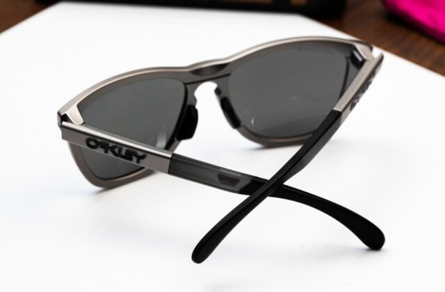แว่น Oakley OO9284A 928415 ขา