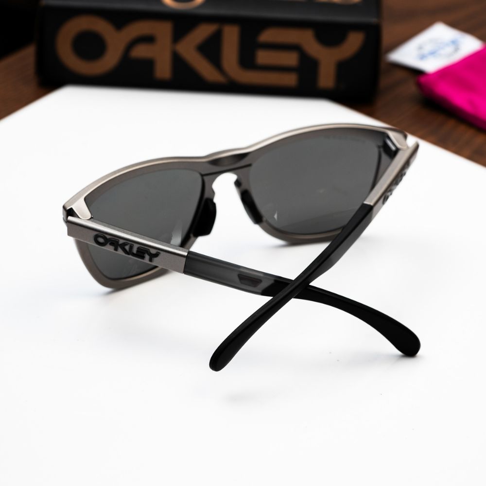 แว่น Oakley OO9284A 928415 ขา
