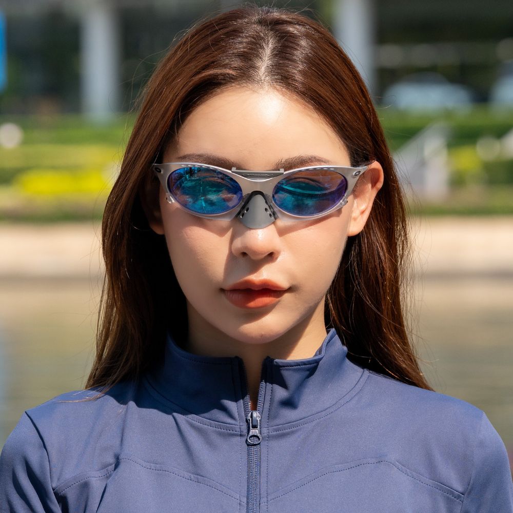 Oakley Plantaris OO9437 943713 คนใส่