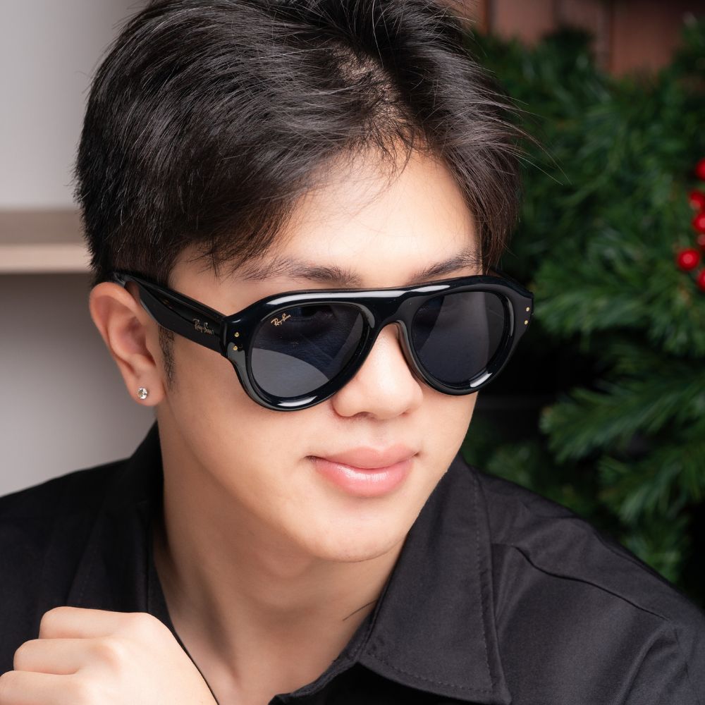 แว่น Ray-Ban RB4925 601/80 คนใส่