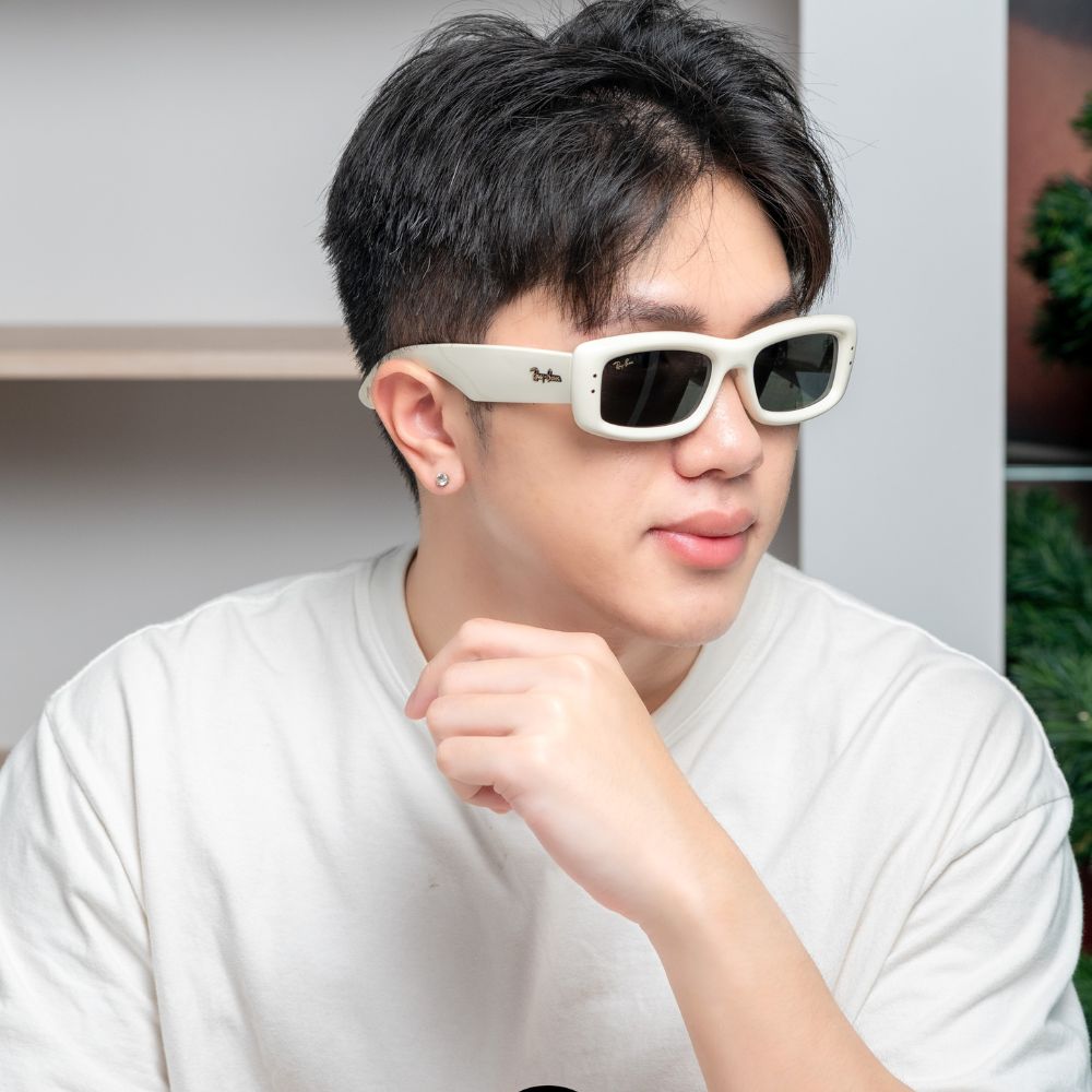 แว่น Ray-Ban RB4944 687487 คนใส่