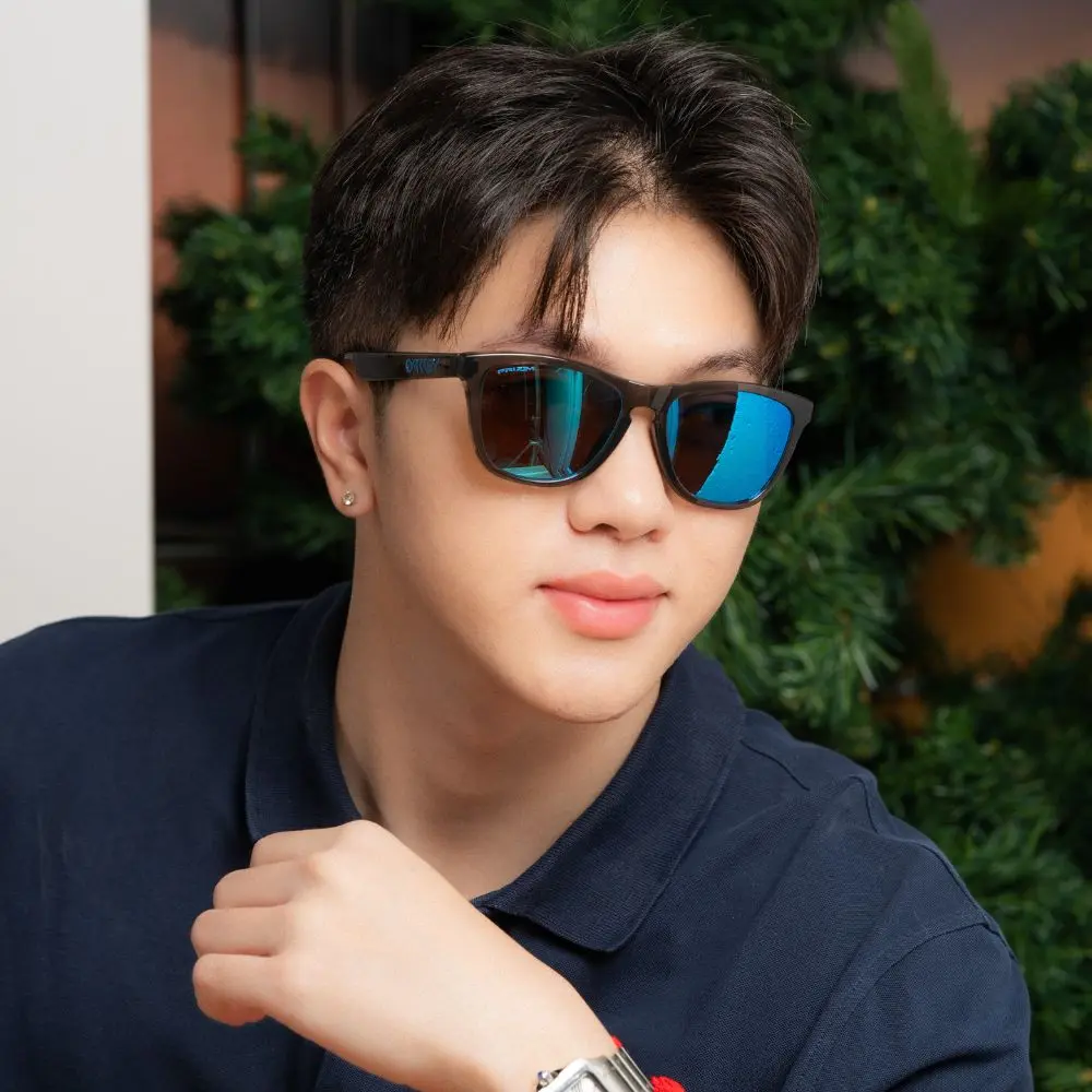 แว่น Oakley OO9245 924574 คนใส่