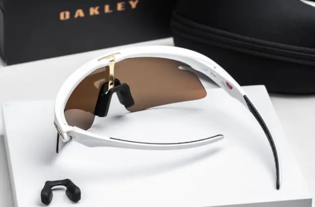 แว่น Oakley OO9527D 952703 ขา