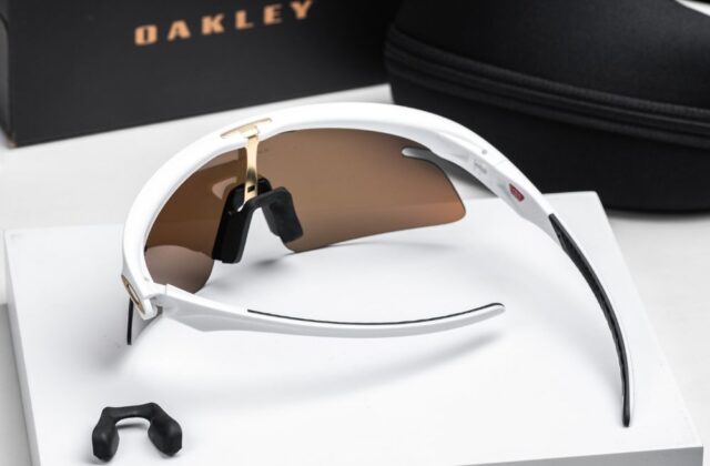 แว่น Oakley OO9527D 952703 ขา