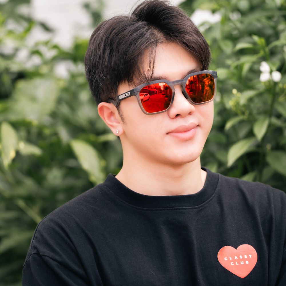 แว่น Oakley OO9533 953302 คนใส่