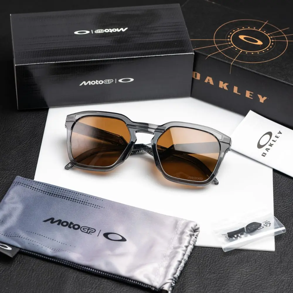 แว่น Oakley OO9533 953308 หน้า